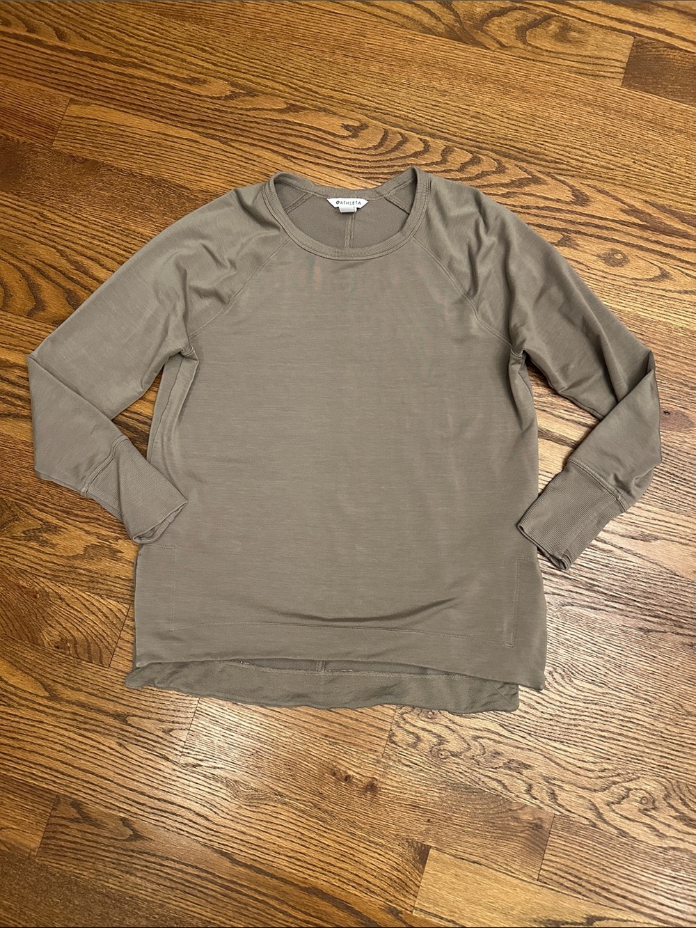 GUC Athleta Coaster Luxe Long-Sleeve Crewneck Top in Taupe; M